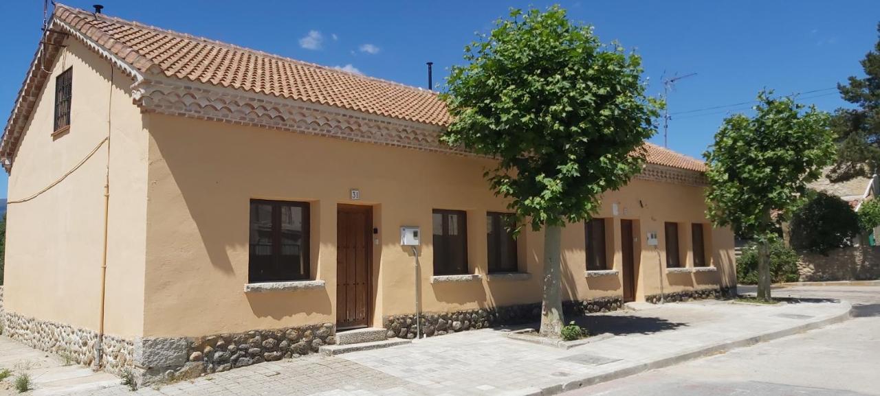 Casitas Pinilla Del Valle Exterior photo