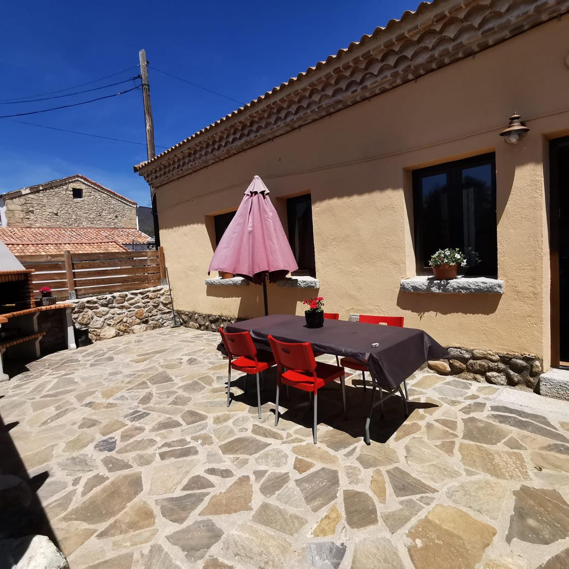 Casitas Pinilla Del Valle Exterior photo