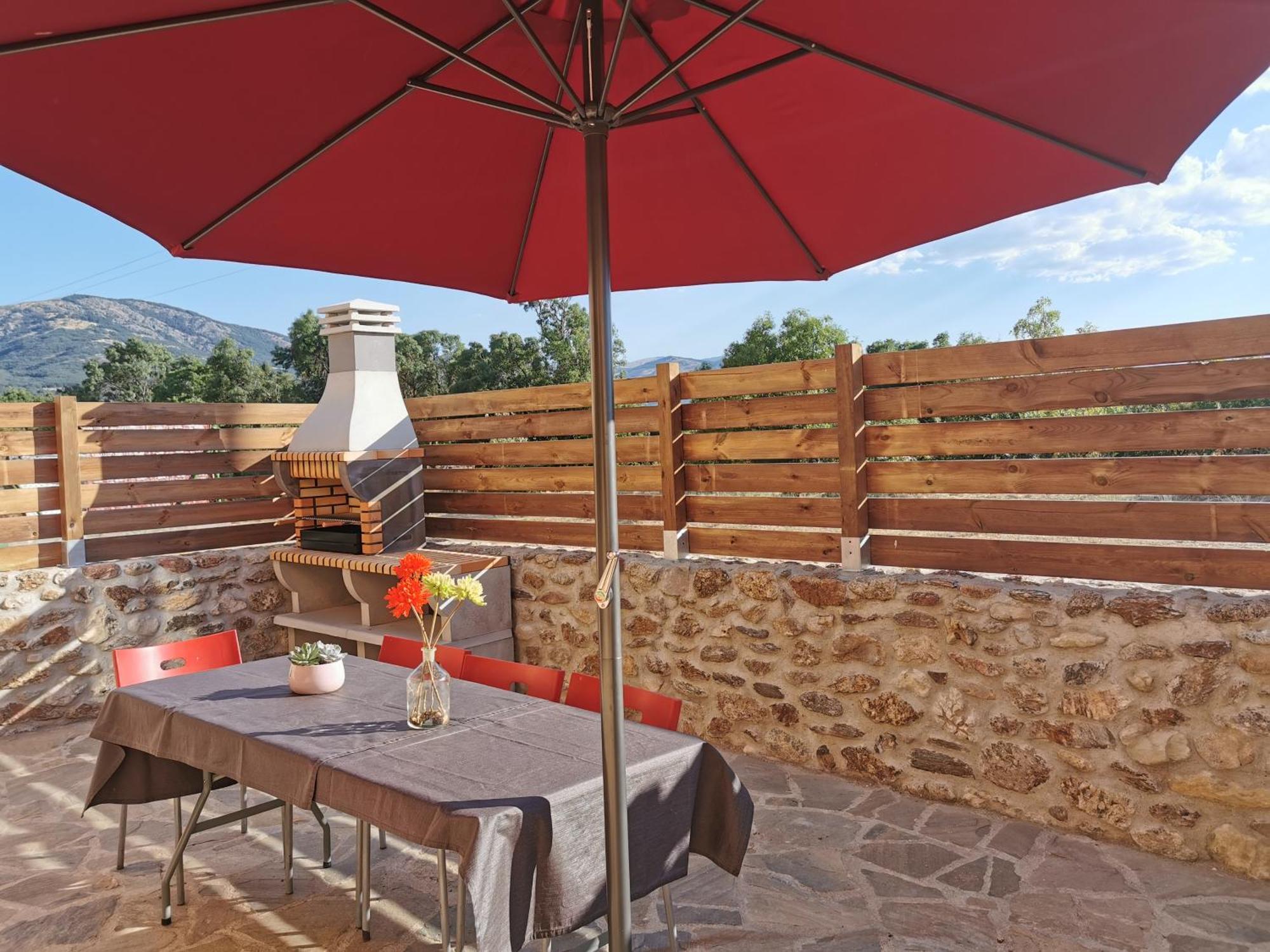Casitas Pinilla Del Valle Exterior photo